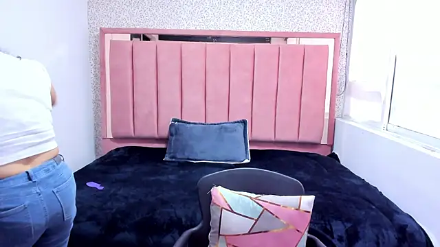 Snapshot of Barbara_fox__ chatting on 11/28/25, 12:05 Barbara fox online show from 11/28/25, 12:05