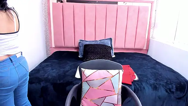 Snapshot of Barbara_fox__ chatting on 11/19/25, 12:05 Barbara fox online show from 11/19/25, 12:05