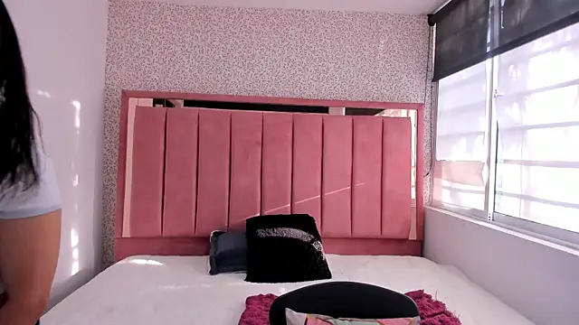 Snapshot of Barbara_fox__ chatting on 11/03/25, 11:58 Barbara fox online show from 11/03/25, 11:58