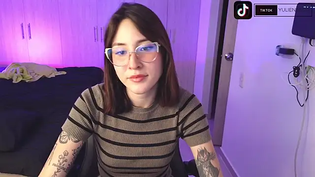 Yulienneg online show from 11/09/25, 01:31