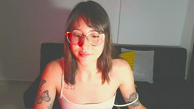 Yulienneg online show from 04/28/26, 02:10