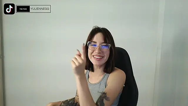 Snapshot of Yulienneg chatting on 09/11/25, 04:01 Yulienneg online show from 09/11/25, 04:01