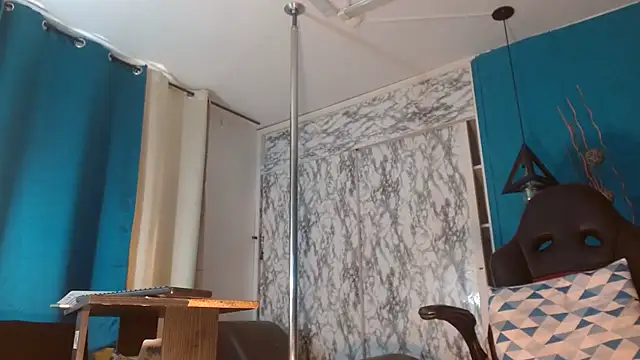 hanna mooreee online show from 11/24/25, 06:30