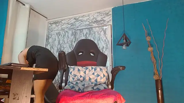 hanna mooreee online show from 04/06/26, 07:04