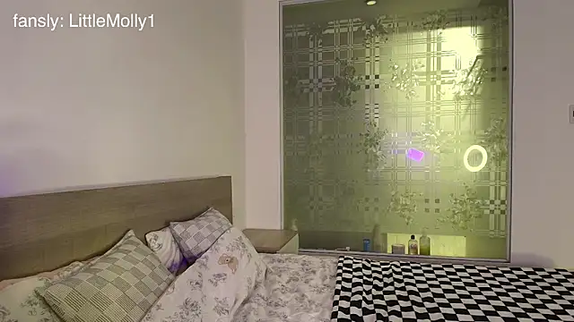 littlemolly11 online show from 10/02/25, 01:03