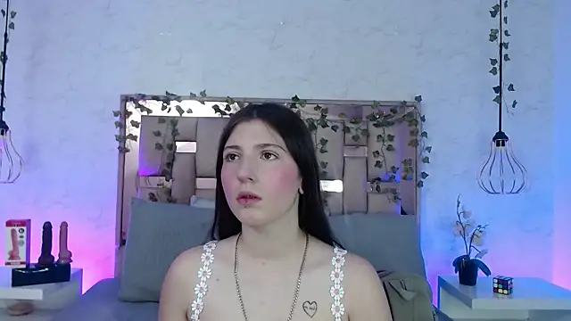 Snapshot of ScarlettRox chatting on 09/17/25, 11:23 ScarlettRox online show from 09/17/25, 11:23