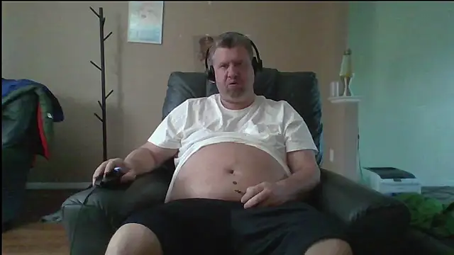Single White Male online show from 05/04/26, 11:46