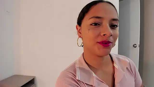 Snapshot of Angellit_Afrodita_ chatting on 12/15/25, 11:27 Angellit Afrodita online show from 12/15/25, 11:27