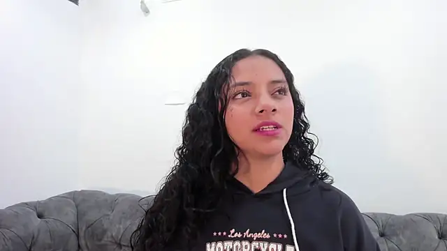 Snapshot of Angellit_Afrodita_ chatting on 11/21/25, 10:25 Angellit Afrodita online show from 11/21/25, 10:25