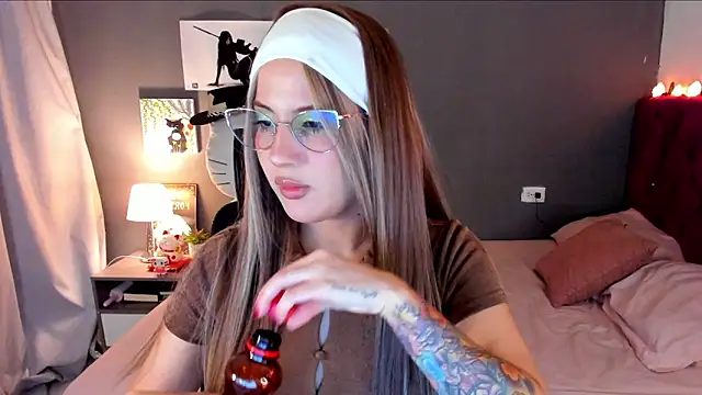 Snapshot of iambrave chatting on 02/04/26, 01:28 iambrave online show from 02/04/26, 01:28