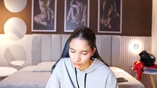 pinkloly online show from 10/10/25, 07:47