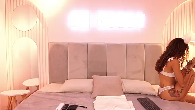 pinkloly online show from 10/04/25, 07:15