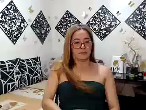 Snapshot of TheMISTRESSx69 chatting on 06/19/26, 11:09 TheMISTRESSx69 online show from 06/19/26, 11:09