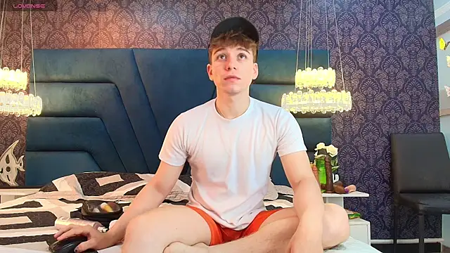 TaylerWhite online show from 12/21/25, 11:56