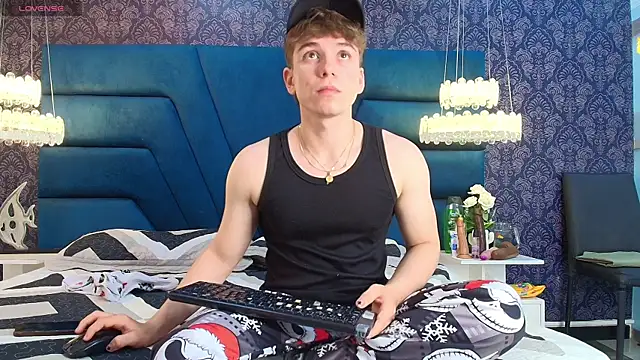 TaylerWhite online show from 12/22/25, 11:54