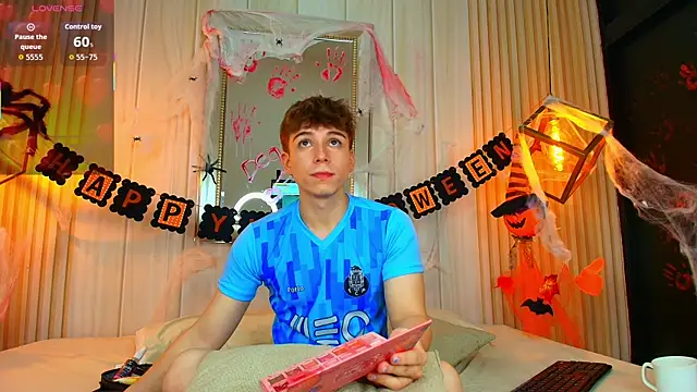 TaylerWhite online show from 10/27/25, 12:28