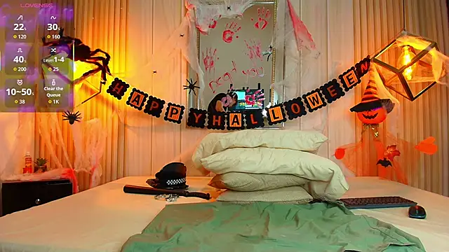 TaylerWhite online show from 10/25/25, 12:39