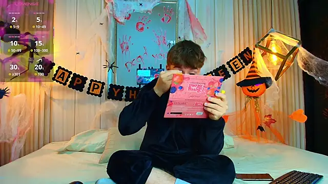 TaylerWhite online show from 10/26/25, 01:00