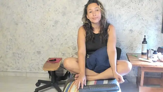 marly charm  online show from 04/12/26, 08:34