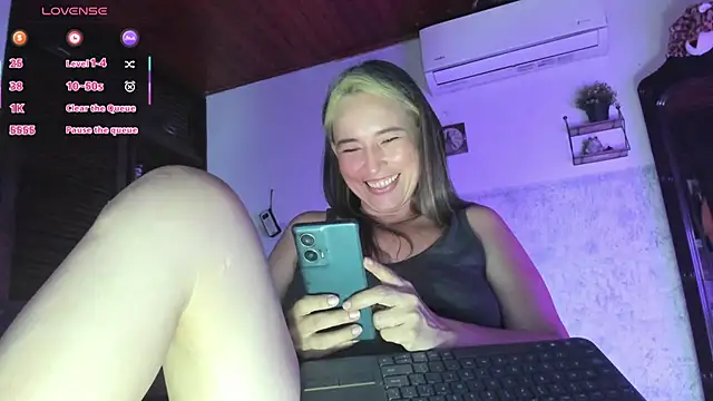 marly charm  online show from 10/22/25, 03:39