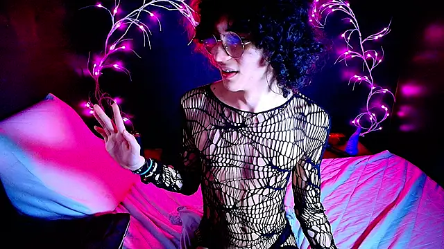 noahxtar online show from 10/12/25, 03:24