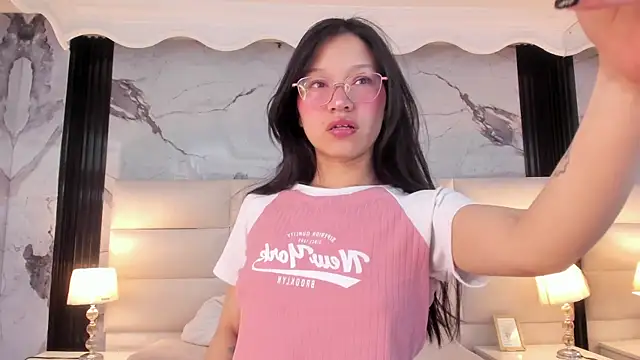 Sophie Calloway online show from 12/19/25, 03:14