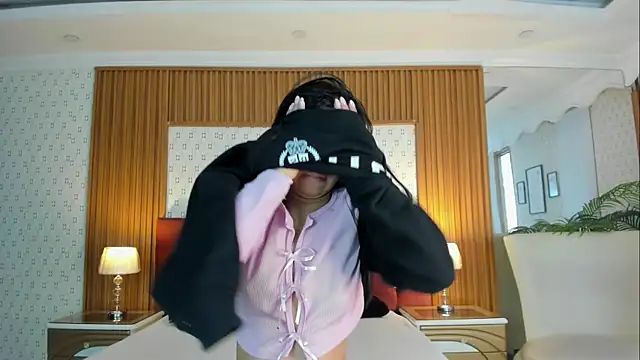 Snapshot of Sophie_Calloway chatting on 10/09/25, 02:39 Sophie Calloway online show from 10/09/25, 02:39