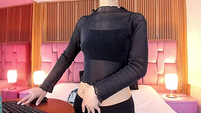 Snapshot of Sophie_Calloway chatting on 10/10/25, 02:29 Sophie Calloway online show from 10/10/25, 02:29