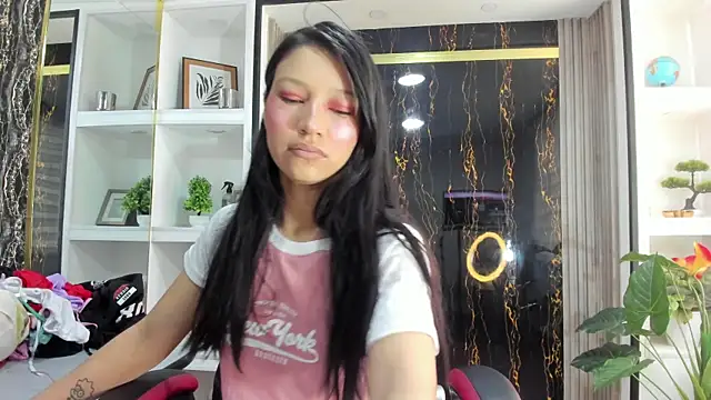 Snapshot of Sophie_Calloway chatting on 10/29/25, 02:49 Sophie Calloway online show from 10/29/25, 02:49