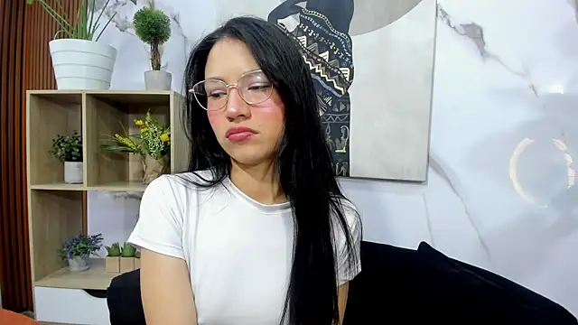 Snapshot of Sophie_Calloway chatting on 11/13/25, 04:00 Sophie Calloway online show from 11/13/25, 04:00