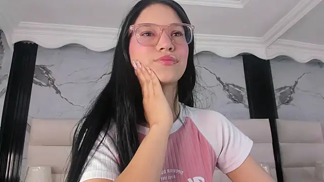 Snapshot of Sophie_Calloway chatting on 04/24/26, 01:35 Sophie Calloway online show from 04/24/26, 01:35
