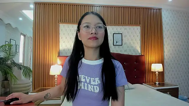 Snapshot of Sophie_Calloway chatting on 11/12/25, 02:54 Sophie Calloway online show from 11/12/25, 02:54