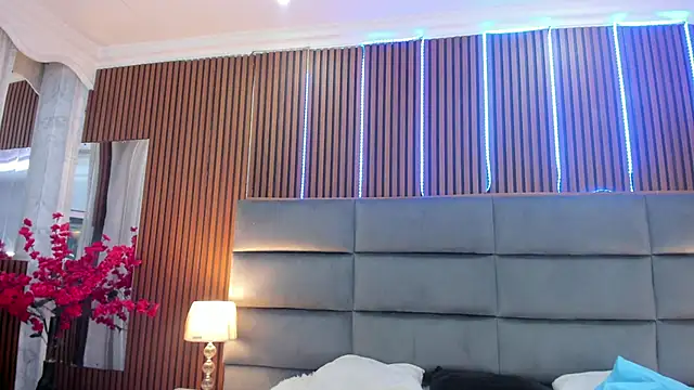 Snapshot of Sophie_Calloway chatting on 09/30/25, 12:55 Sophie Calloway online show from 09/30/25, 12:55