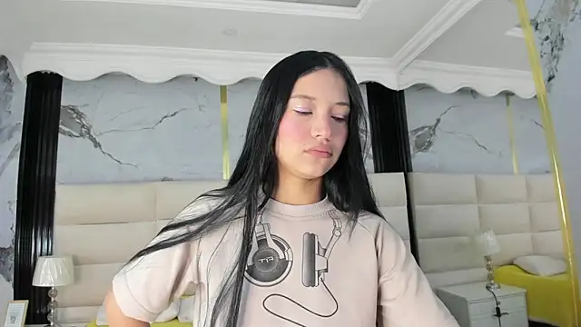 Sophie Calloway online show from 04/13/26, 02:43