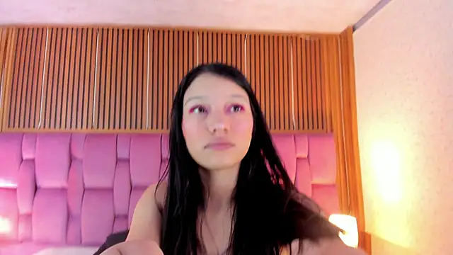 Snapshot of Sophie_Calloway chatting on 10/14/25, 02:17 Sophie Calloway online show from 10/14/25, 02:17