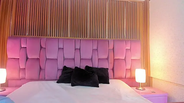 Snapshot of Sophie_Calloway chatting on 10/28/25, 02:38 Sophie Calloway online show from 10/28/25, 02:38