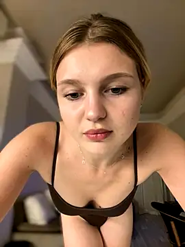 Snapshot of Emaline_Fane chatting on 10/15/25, 05:32 Emaline Fane online show from 10/15/25, 05:32