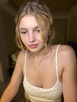 Snapshot of Emaline_Fane chatting on 09/21/25, 05:18 Emaline Fane online show from 09/21/25, 05:18