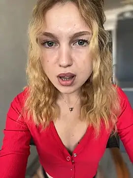 Snapshot of Emaline_Fane chatting on 09/19/25, 12:31 Emaline Fane online show from 09/19/25, 12:31