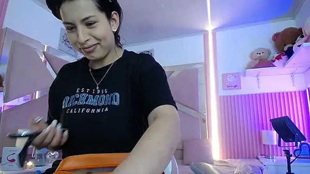 Snapshot of Mia_garcia28 chatting on 10/15/25, 08:06 Mia garcia28 online show from 10/15/25, 08:06