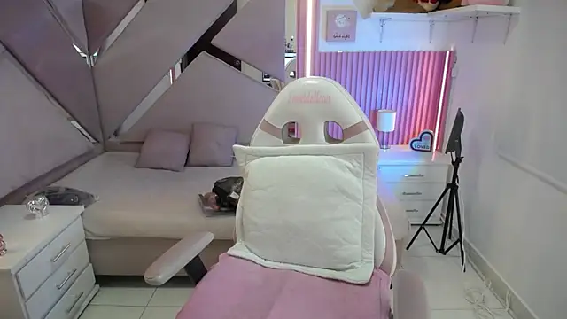 Snapshot of Mia_garcia28 chatting on 11/19/25, 07:36 Mia garcia28 online show from 11/19/25, 07:36