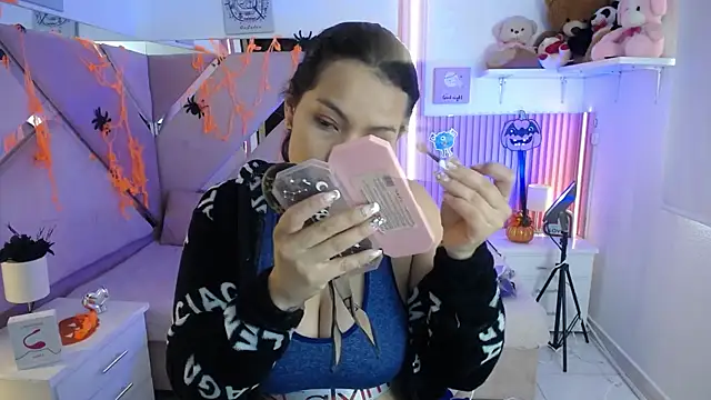 Snapshot of Mia_garcia28 chatting on 10/24/25, 07:57 Mia garcia28 online show from 10/24/25, 07:57