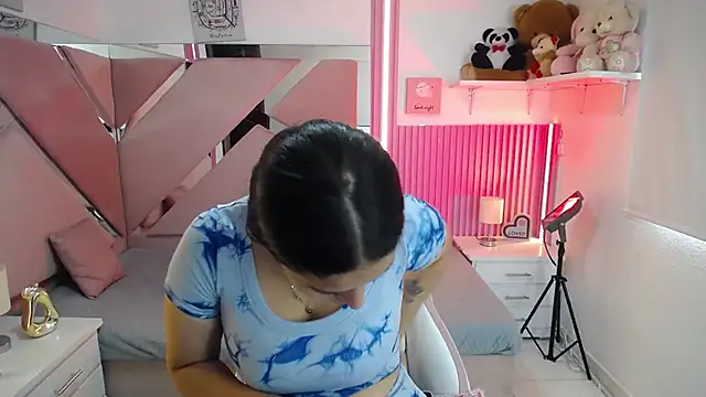 Mia garcia28 online show from 06/06/26, 01:49