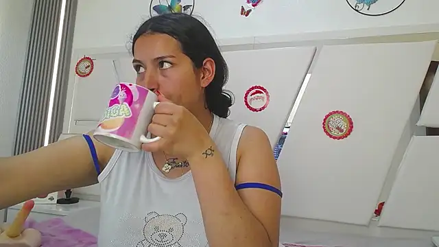 Mia garcia28 online show from 12/22/25, 07:25