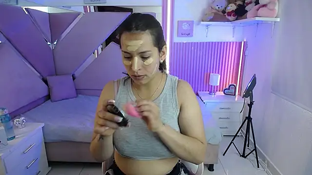 Snapshot of Mia_garcia28 chatting on 11/14/25, 07:39 Mia garcia28 online show from 11/14/25, 07:39