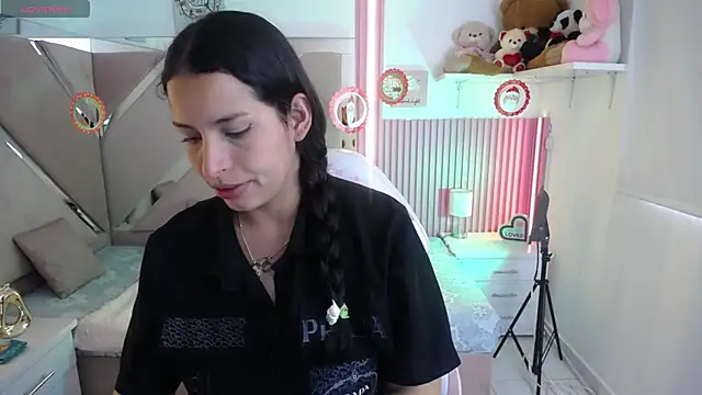 Snapshot of Mia_garcia28 chatting on 12/04/25, 08:30 Mia garcia28 online show from 12/04/25, 08:30