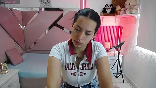 Mia garcia28 online show from 06/11/26, 01:41