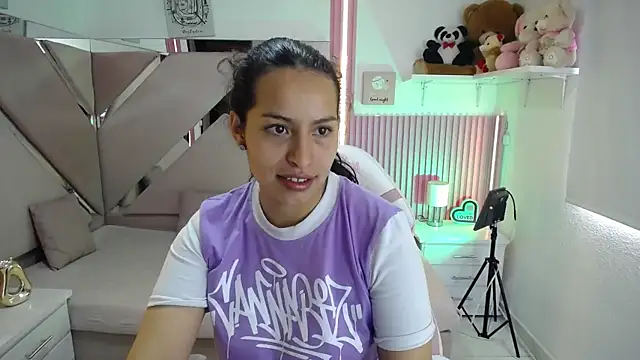 Mia garcia28 online show from 06/13/26, 02:48