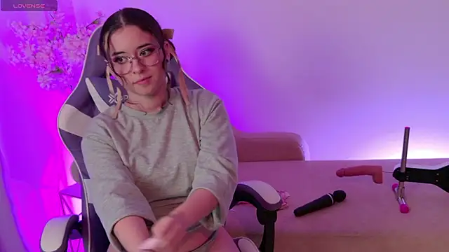 Mia wee online show from 02/16/26, 07:01