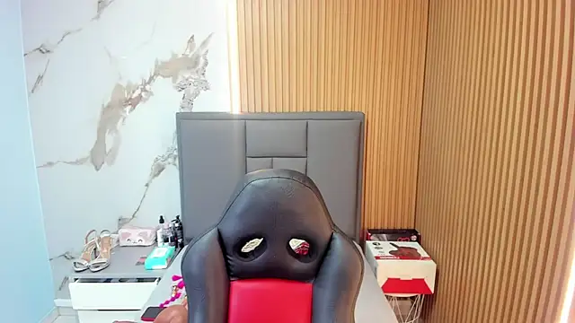 Isisleroy1 online show from 02/06/26, 02:40